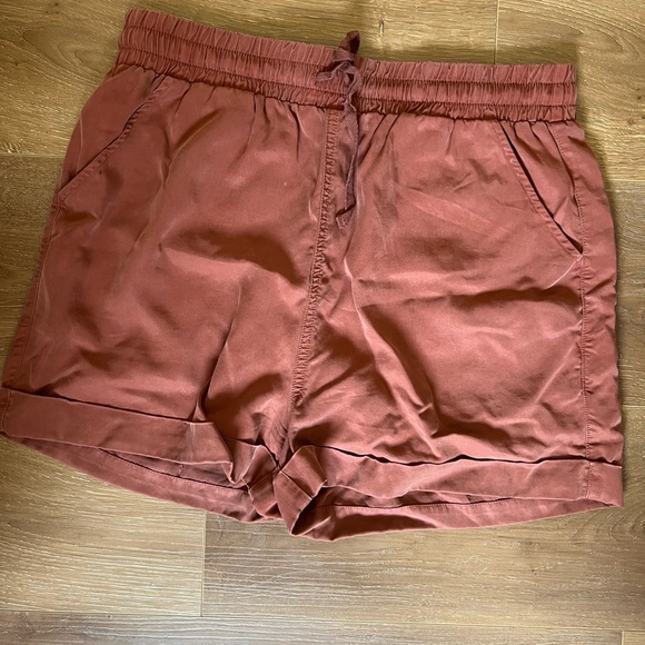 Universal Thread Shorts - Picture 1 of 3
